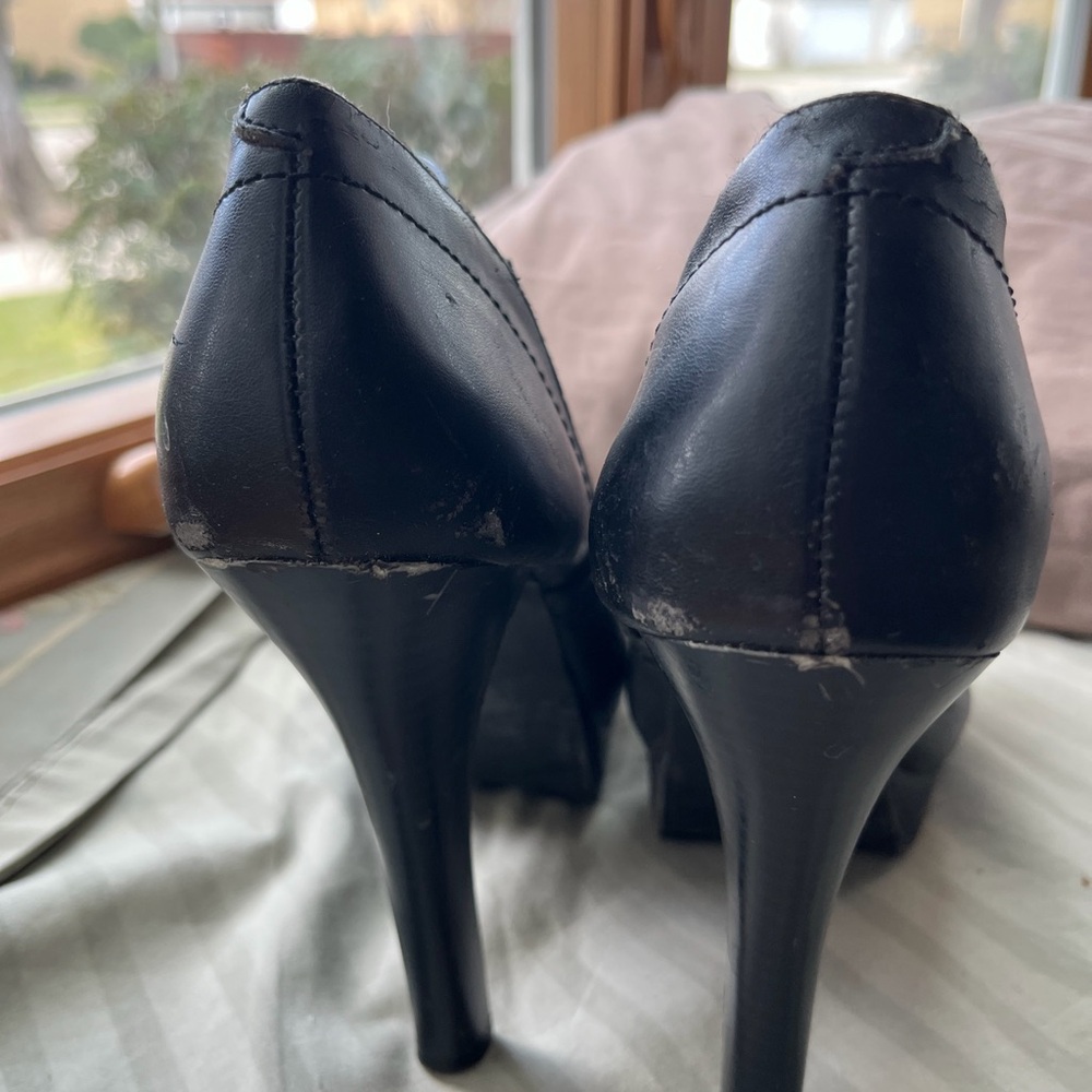 Black heels - Picture 4 of 6